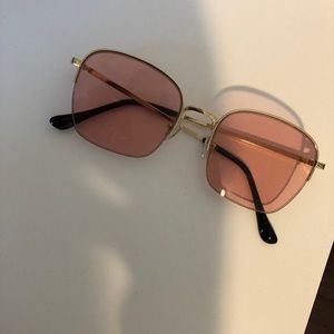 Pink lenses sunglasses